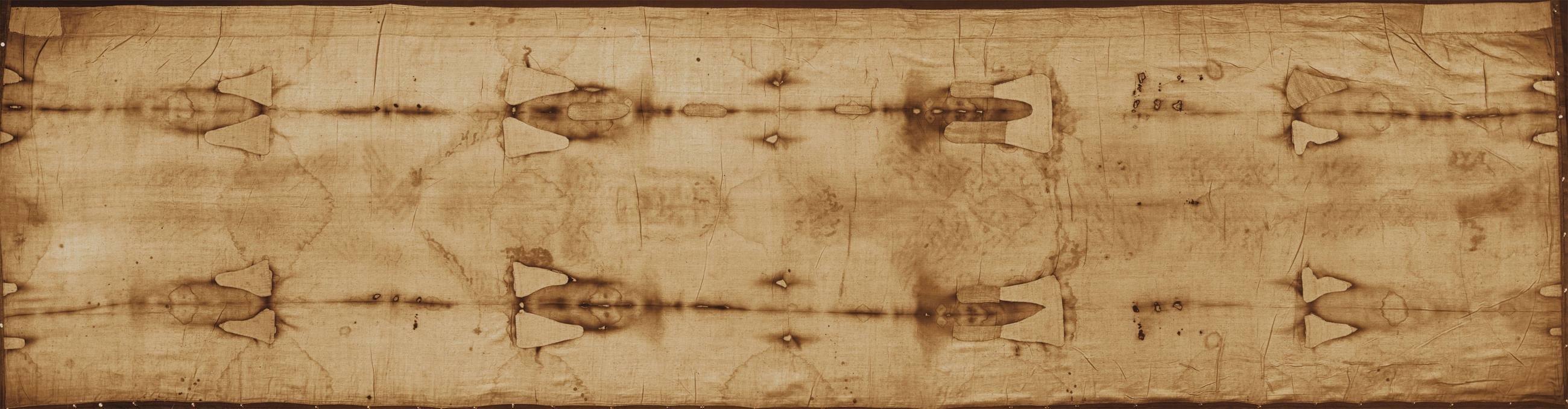 La Sindone di Torino per intero, con l'impronta frontale e quella dorsale del corpo, le bruciature e le toppe dell'incendio del 1532